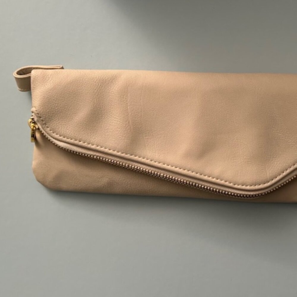 Mud Pie vegan leather off white clutch OS.  Used once.